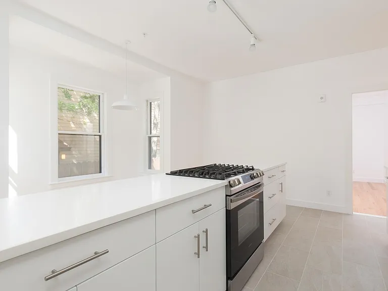 507 Putnam Ave — Photo 7