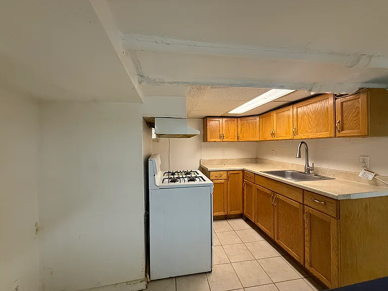 142 Kearney St #B — Photo 3