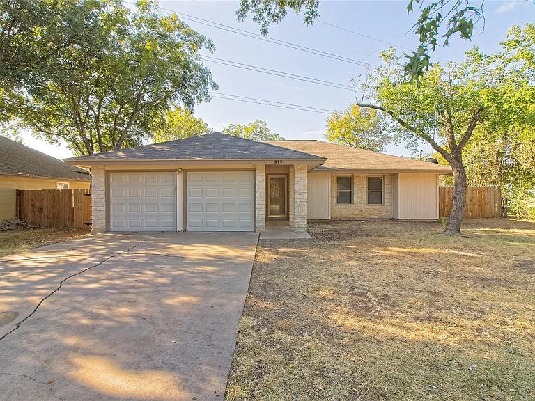 914 Garden Meadow Dr — Photo 1