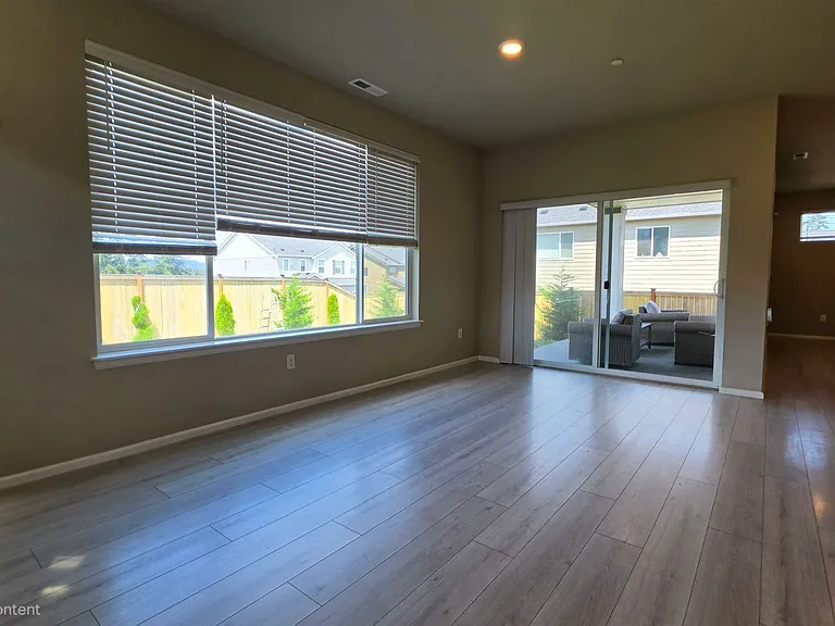 4342 Acacia Ln SE — Photo 4