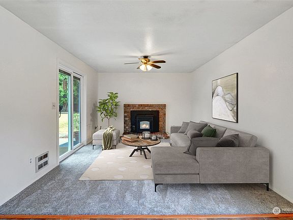 4th image of 8207 36th Avenue NE