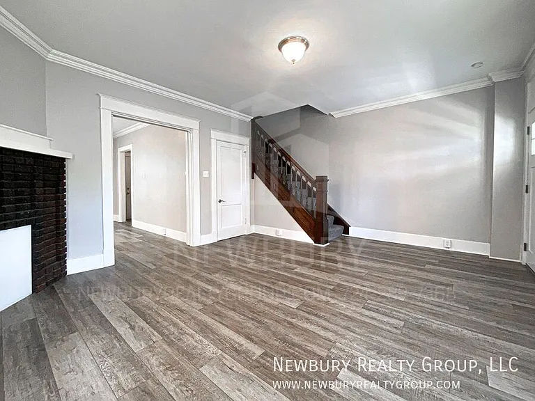 313 Wilson Ave — Photo 3