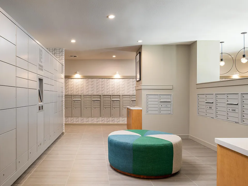 The Sterling at Oak Hills apartments community photo