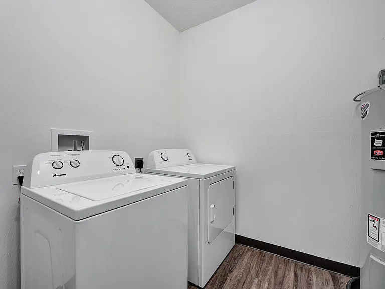 Aquamarine Apartments — Photo 107