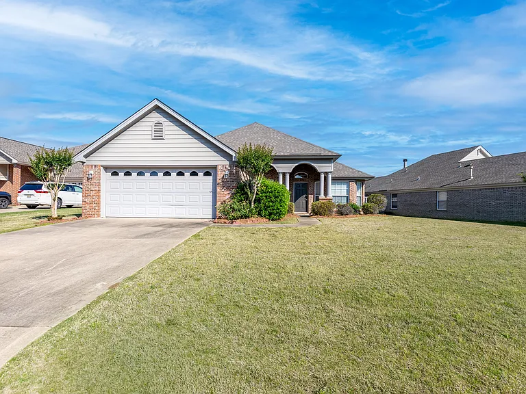9260 Harrington Cir — Photo 1
