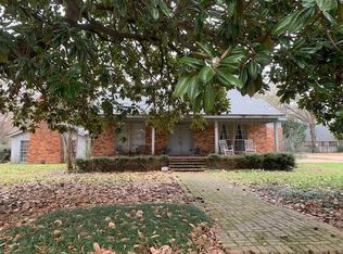 202 Sycamore St, Leland, MS 38756