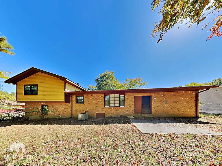 2050 Sandgate Cir — Photo 16