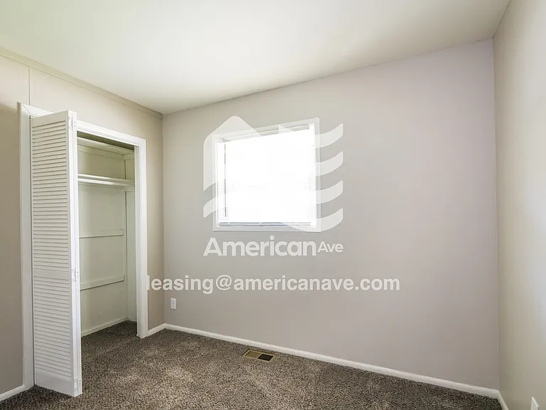 1378310_013_bedroom_12785945.jpg