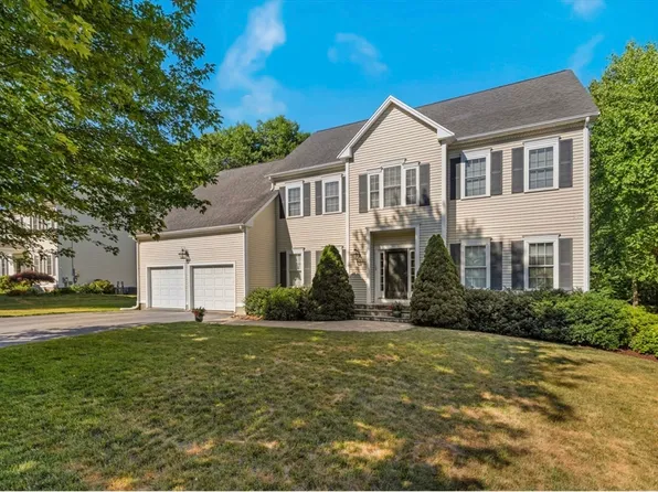 13 Paddock Dr, Plainville, MA 02762