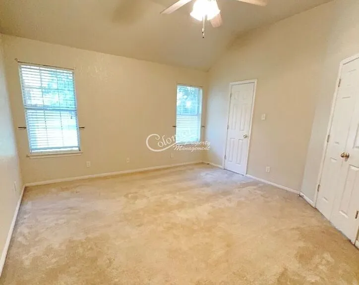2032 Stonehenge Dr — Photo 6