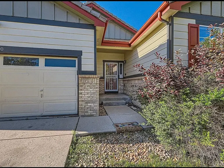 7560 E 129th Pl — Photo 2