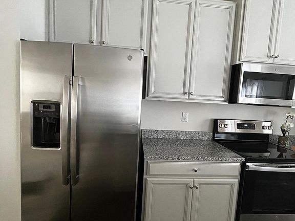 5th image of 2551 Grantham Place Dr