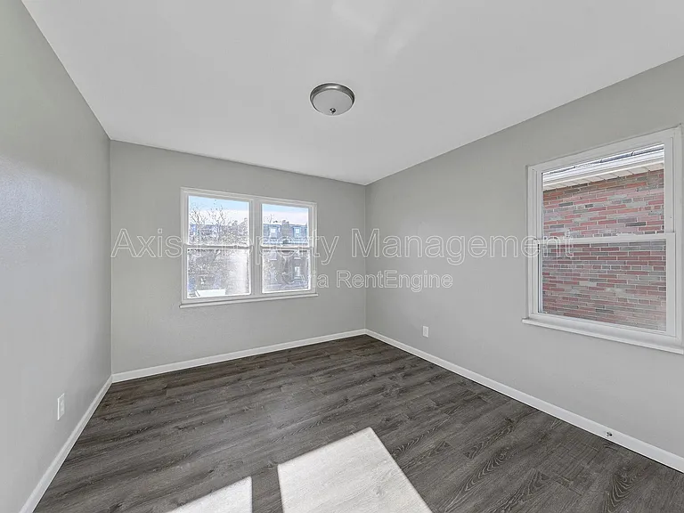 905 Russell Blvd — Photo 16