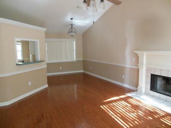 2nd image of 215 Cumberland Dr