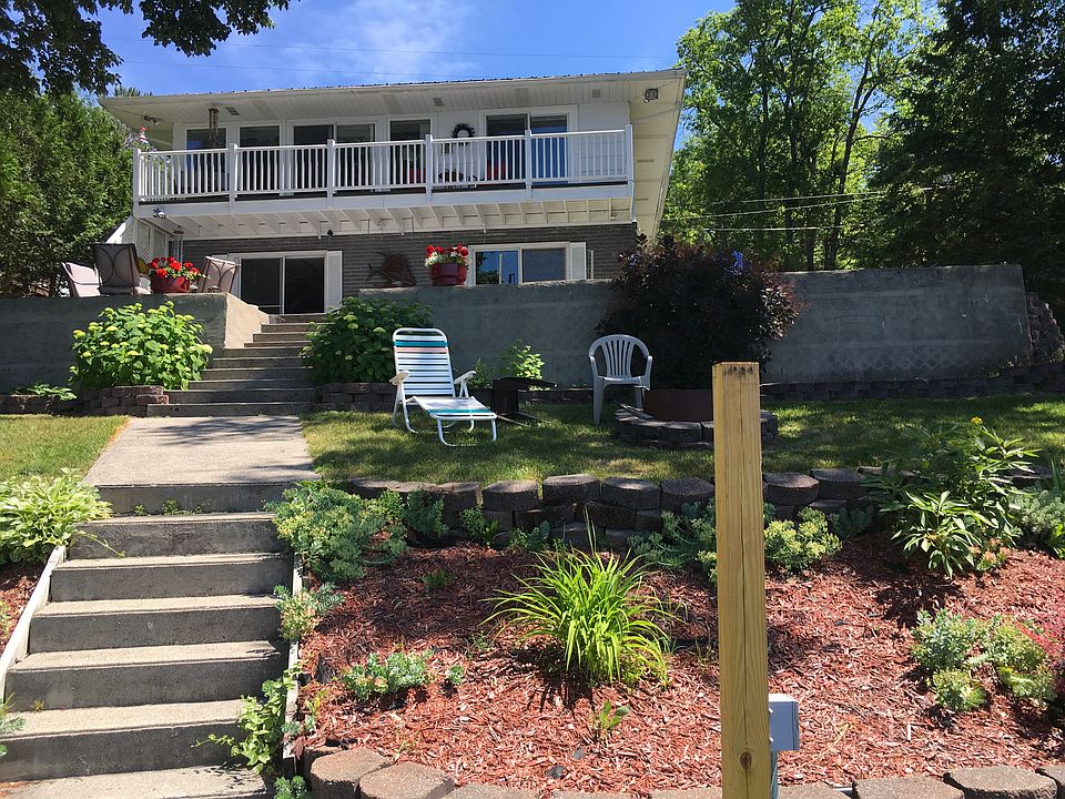 Beautiful Lake Nettie home 