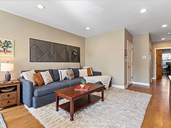 3rd image of 2618 W Rosemont Ave APT 1
