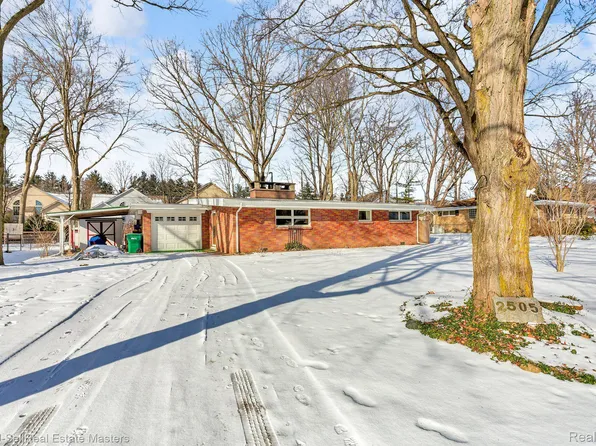 2505 Brownwood Dr, Port Huron, MI 48060