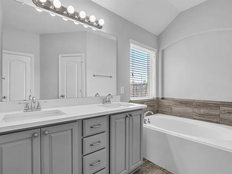 16838 Ellicott Rock Dr — Photo 19