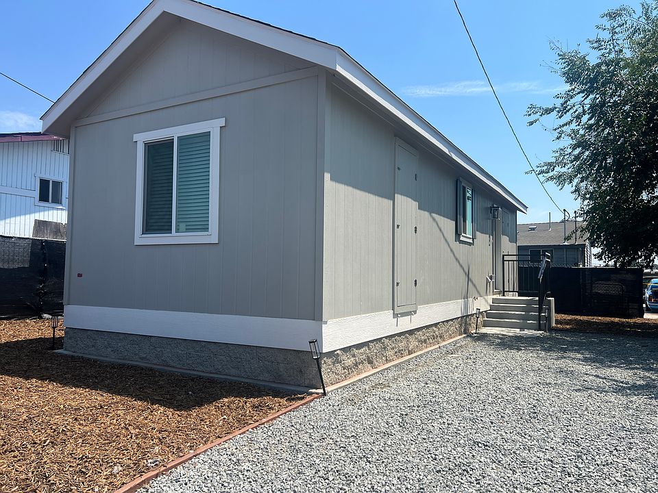 1st image of 3160 Valle Ave