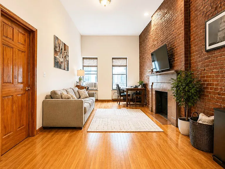 116 W 75th St #4 — Photo 2
