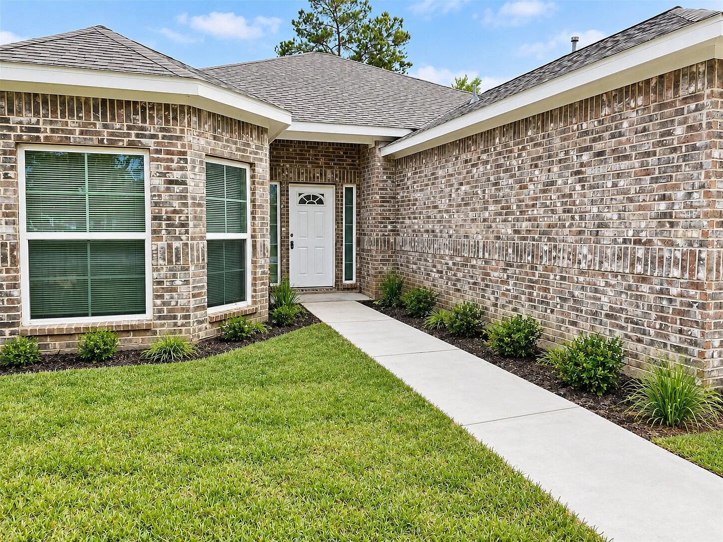 4 bed, 2036 sqft, $2,000 — Photo 2