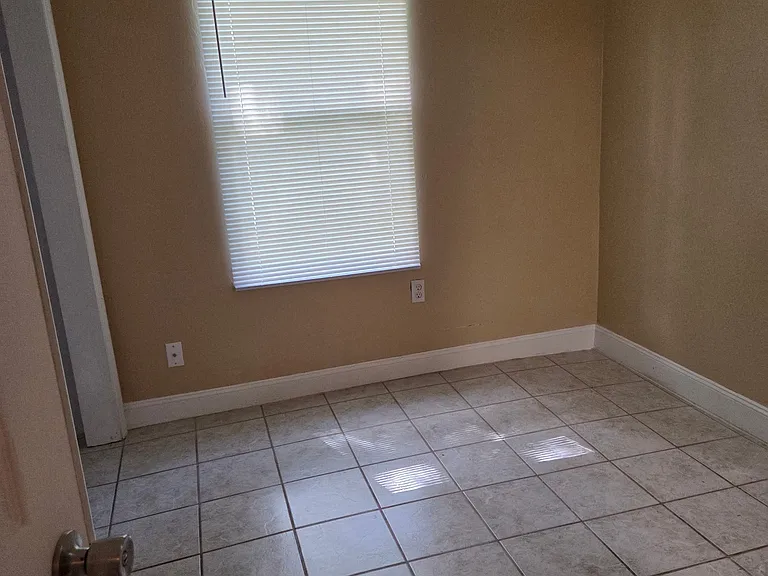 1612 Montgomery Ave — Photo 11