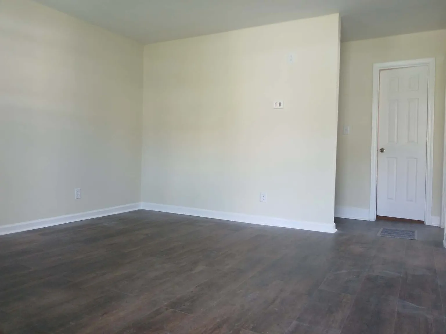 2 bed, 650 sqft, $1,300 — Photo 2
