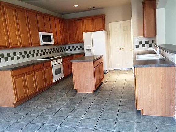 5th image of 1521 Stone Bend Ln