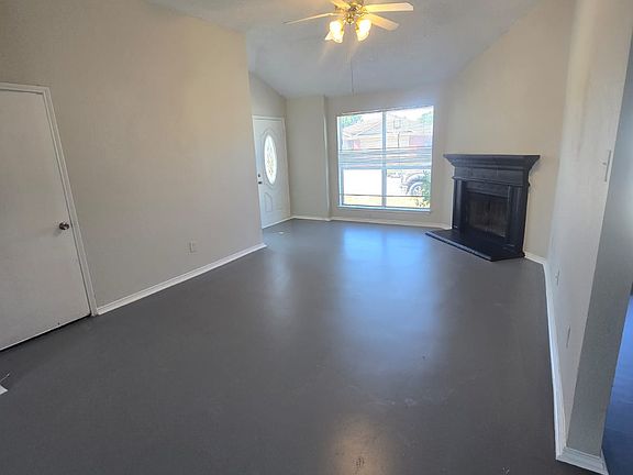 3rd image of 1101 Sandalwood Dr