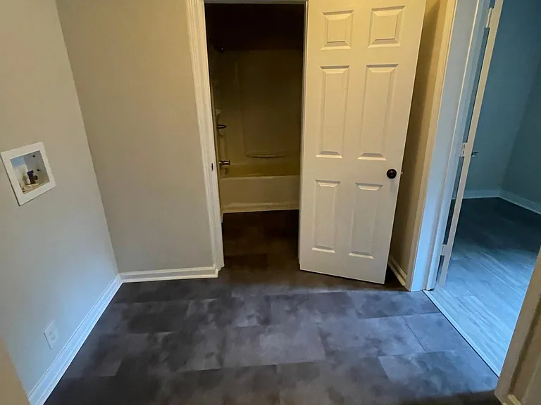 1102 Poplar Ave — Photo 5