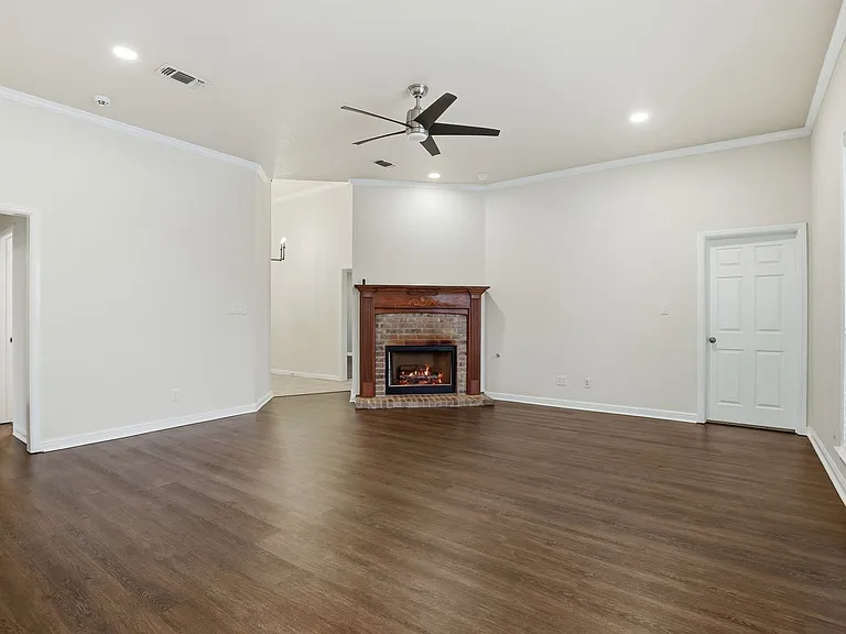 1404 Chaucer Dr — Photo 10