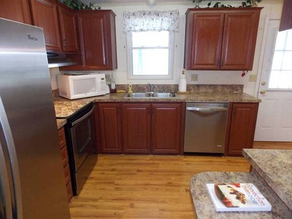5th image of 6009 Forest Lake Dr