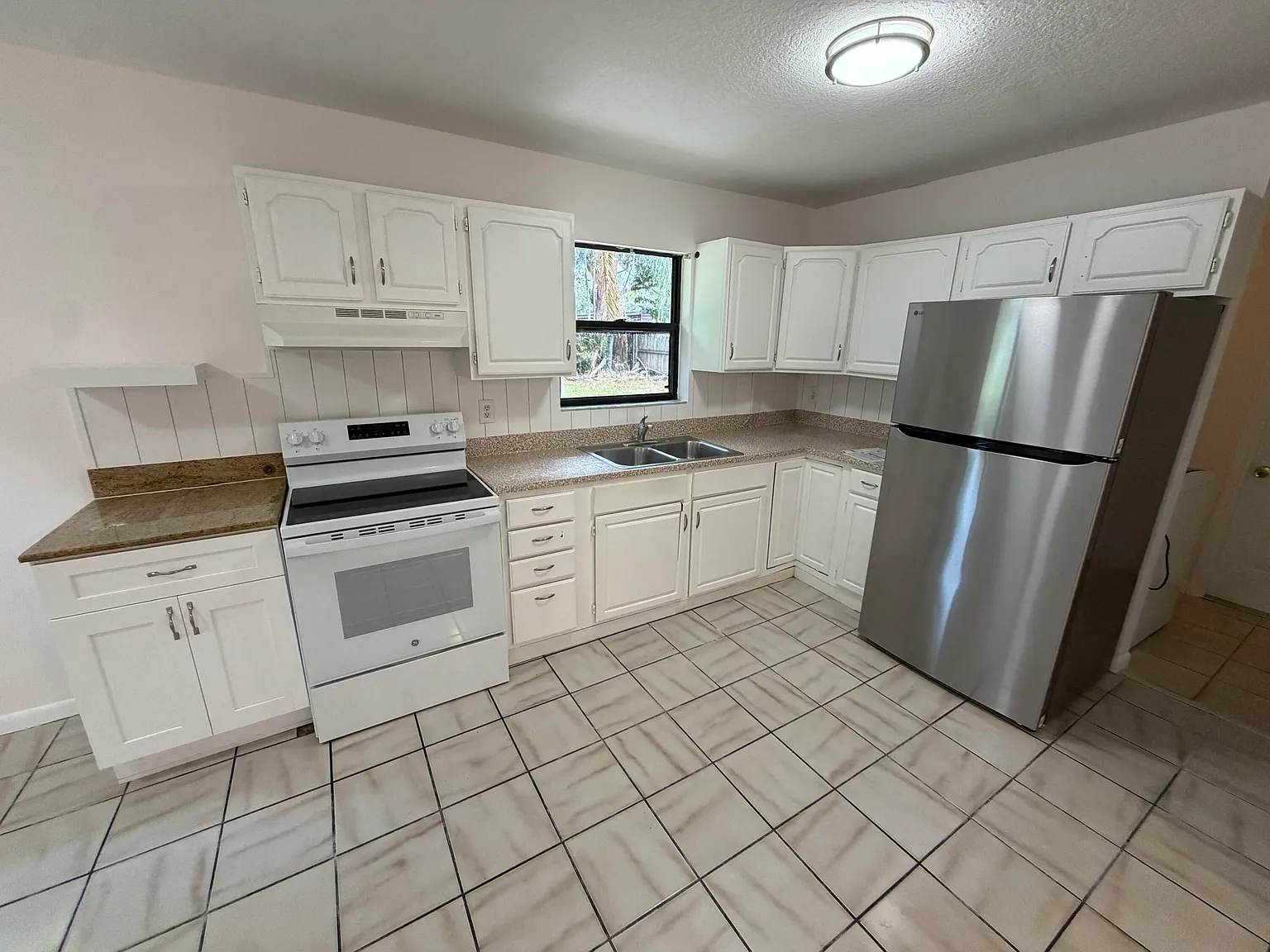 3 bed, 2.0 bath, 1148 sqft, $2,750 — Photo 2
