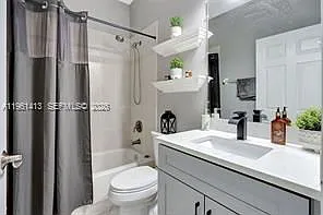 4450 Banyan Trails Dr — Photo 20