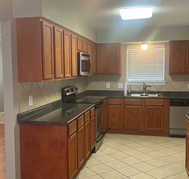 3700 Dauphine Ct — Photo 9