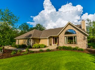 N3W31747 Twin Oaks Dr, Delafield, WI 53018