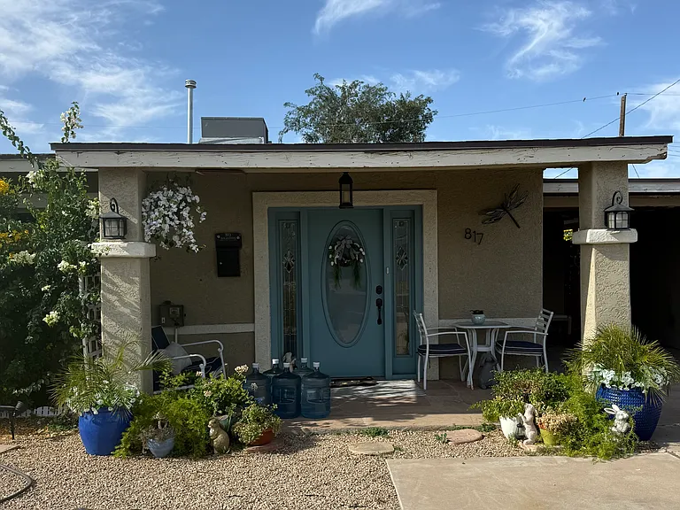 817 W Indianola Ave — Photo 1