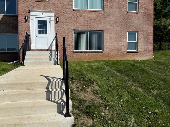 8 Rockridge Ct APT 12, Charles Town, WV 25414