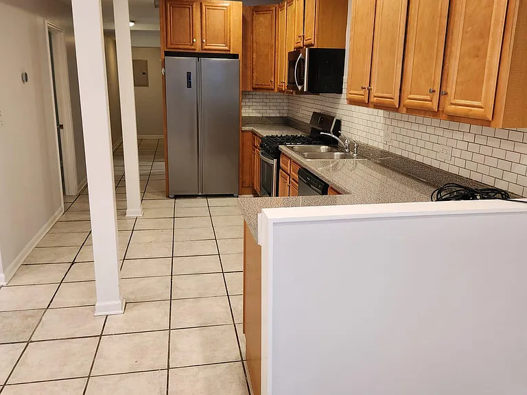 1542 N Talman Ave #1 — Photo 4
