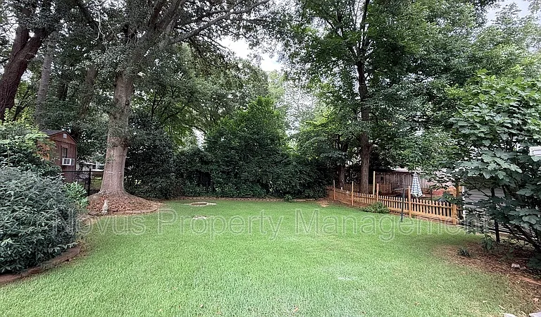 142 Oak Ave — Photo 17