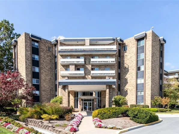2112 Acacia Park Dr APT 322, Lyndhurst, OH 44124
