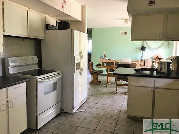 2nd image of 402 Tanglewood Rd