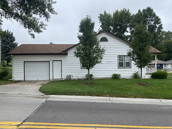 3rd image of 20451 Poplar St
