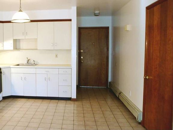 Entrance / Kitchen