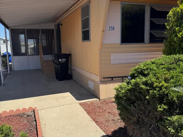 250 Farland Dr, Newbury Park, CA 91320