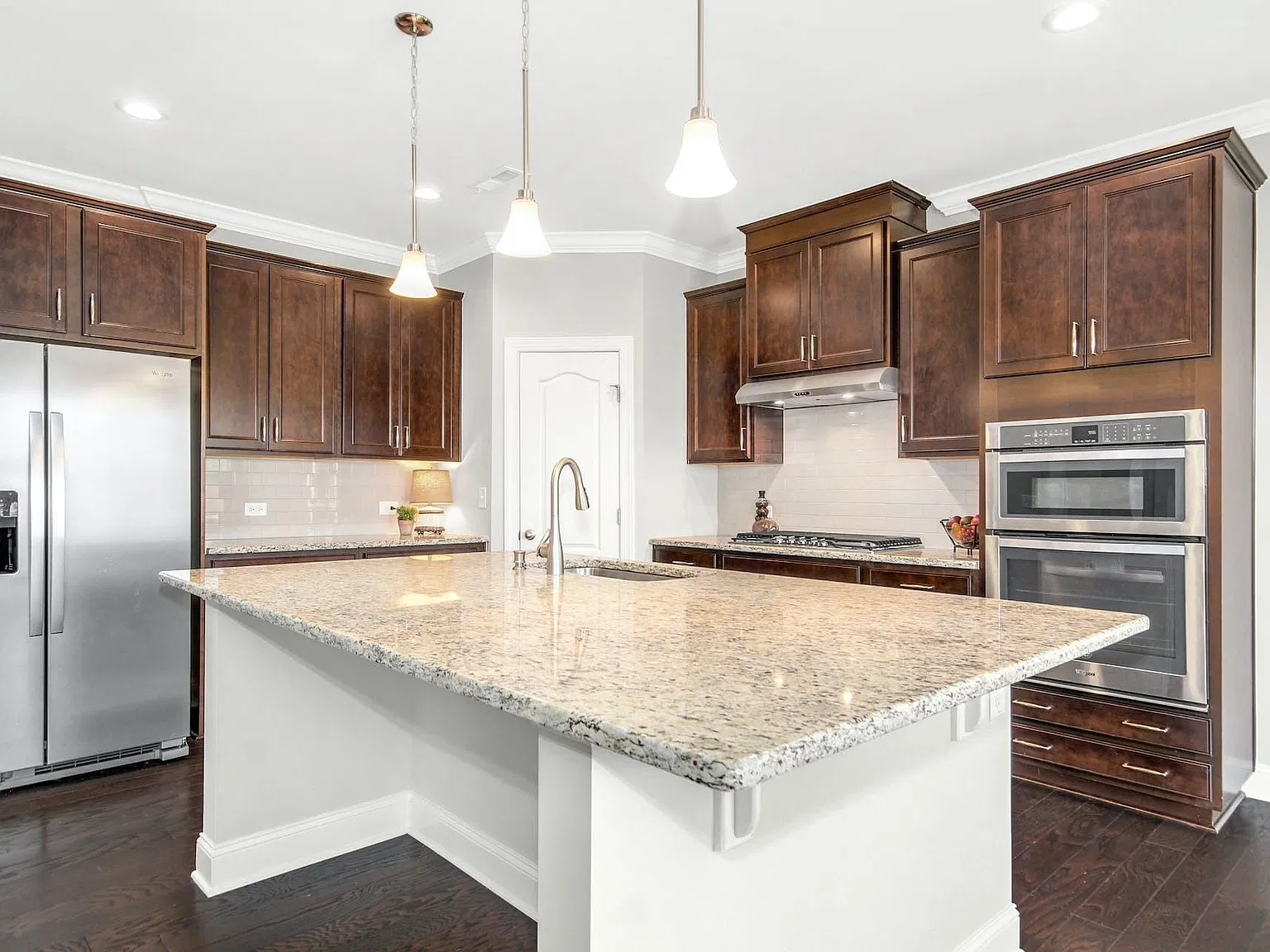 4 bed, 3.0 bath, 3306 sqft, $3,000 — Photo 3