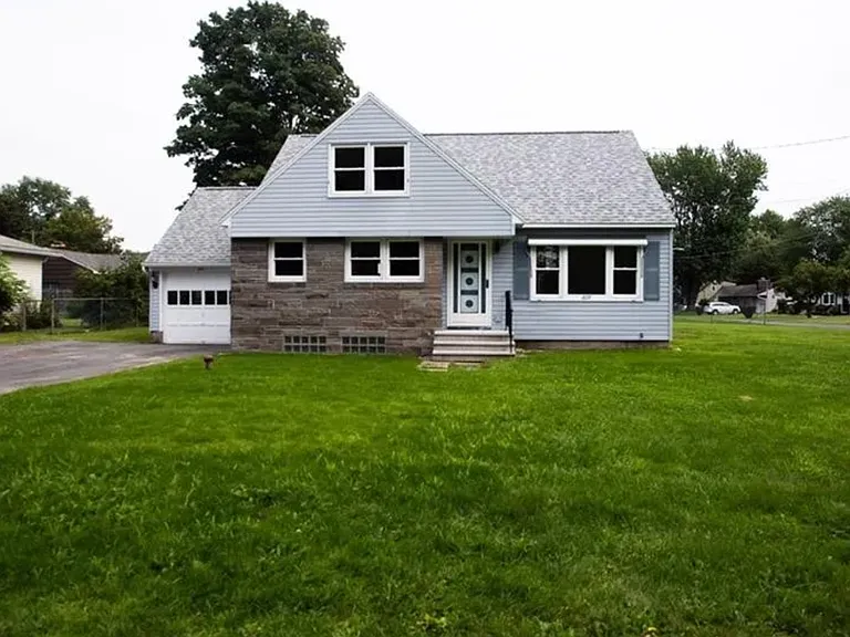 607 Forest Dr — Photo 2