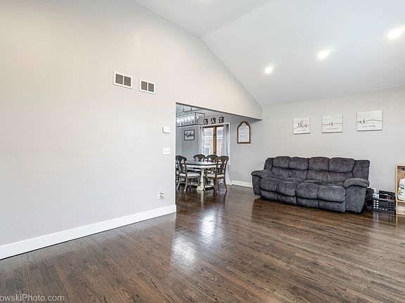 5th image of 3525 N Pioneer Ave