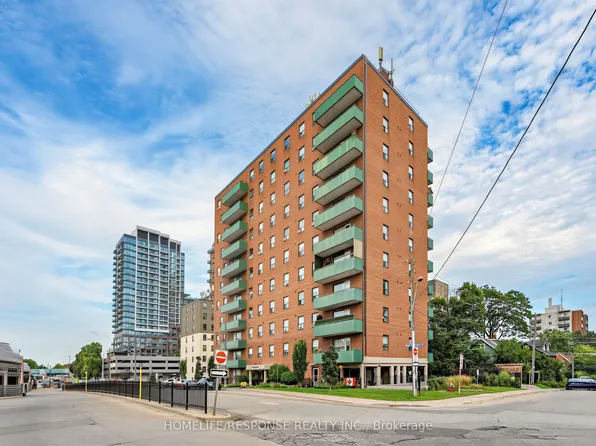 49 Queen St E #103, Mississauga, ON L5G 4N6