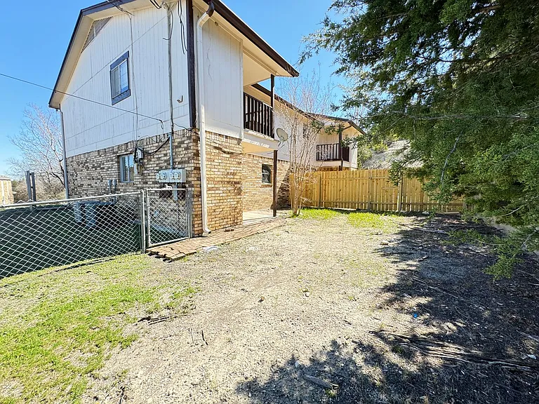 907 N 7th St — Photo 56
